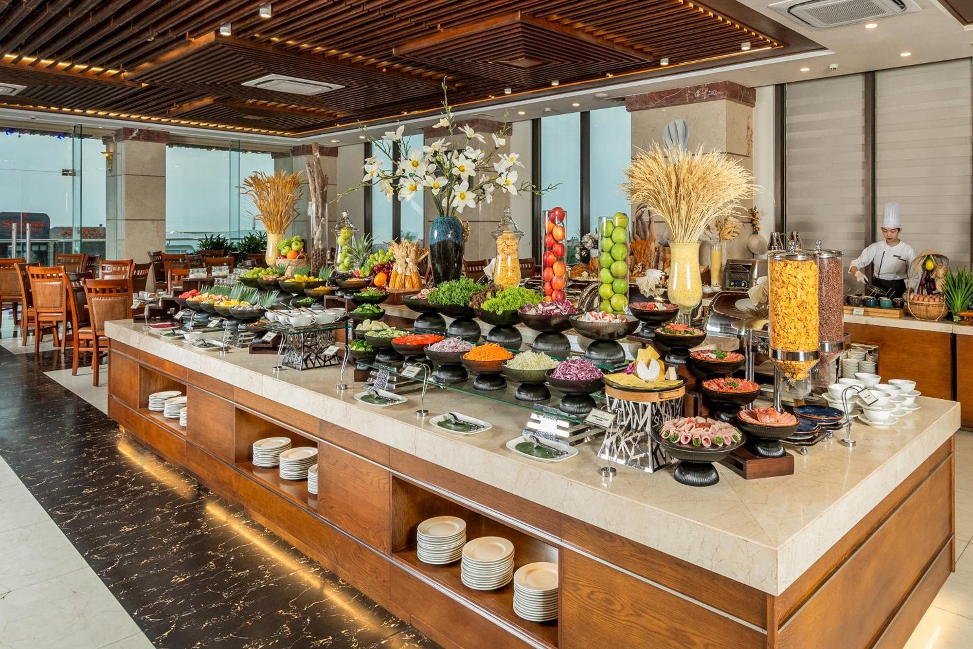 Mandila Beach Hotel Danang Exterior photo