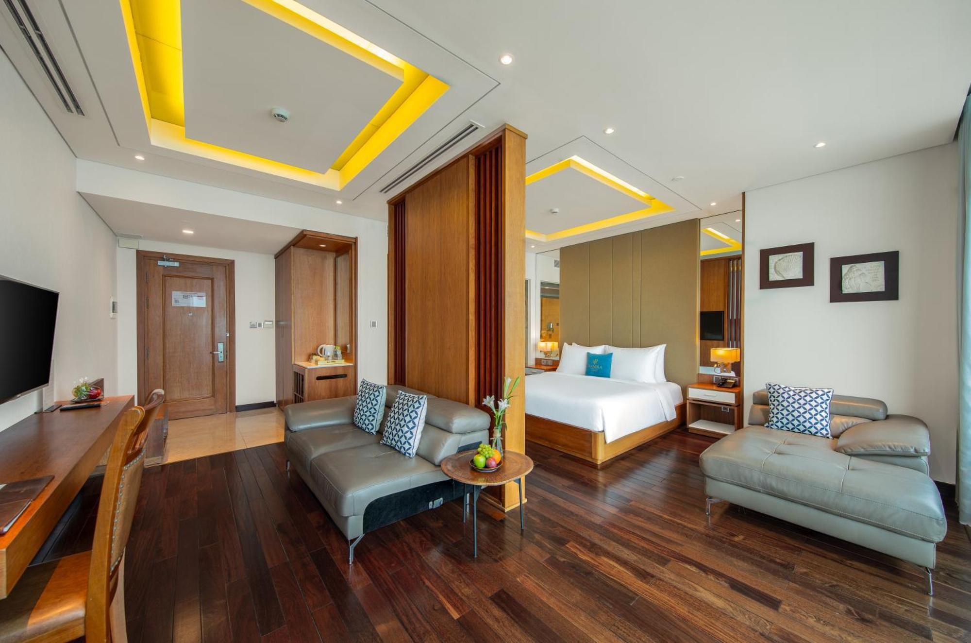 Mandila Beach Hotel Danang Exterior photo