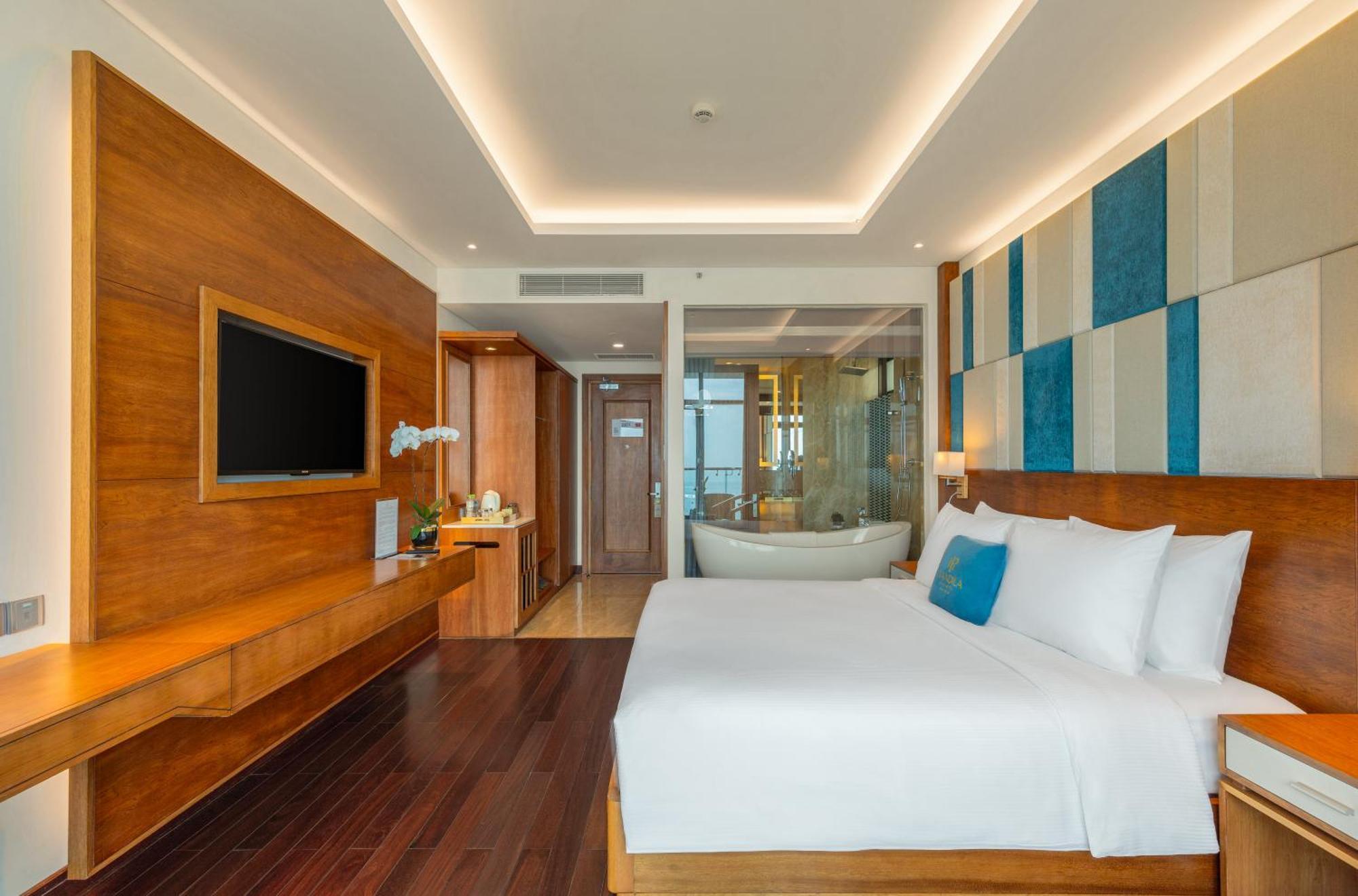 Mandila Beach Hotel Danang Exterior photo