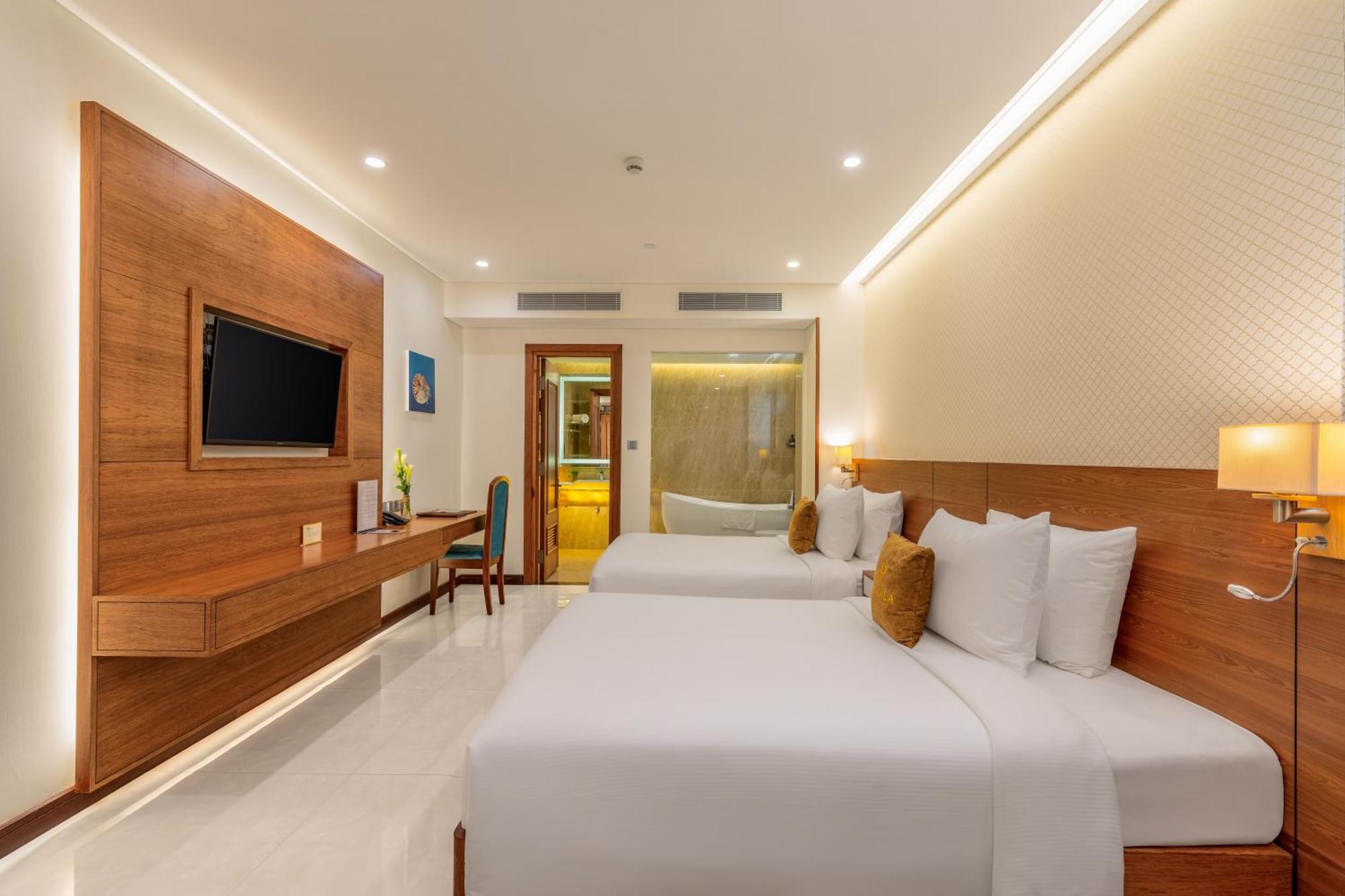 Mandila Beach Hotel Danang Exterior photo