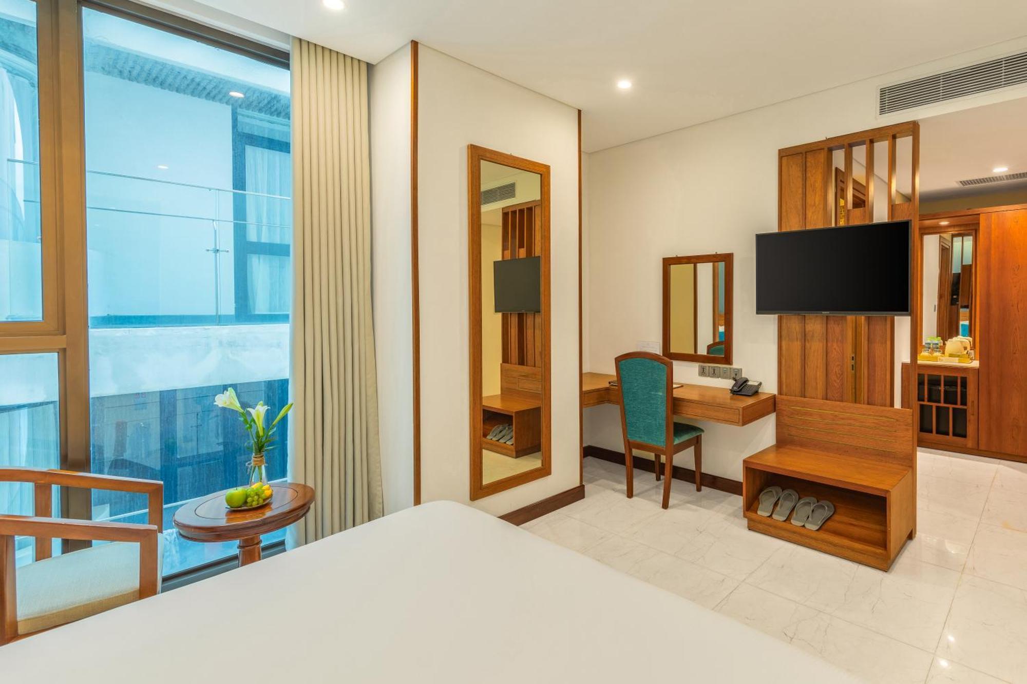 Mandila Beach Hotel Danang Exterior photo