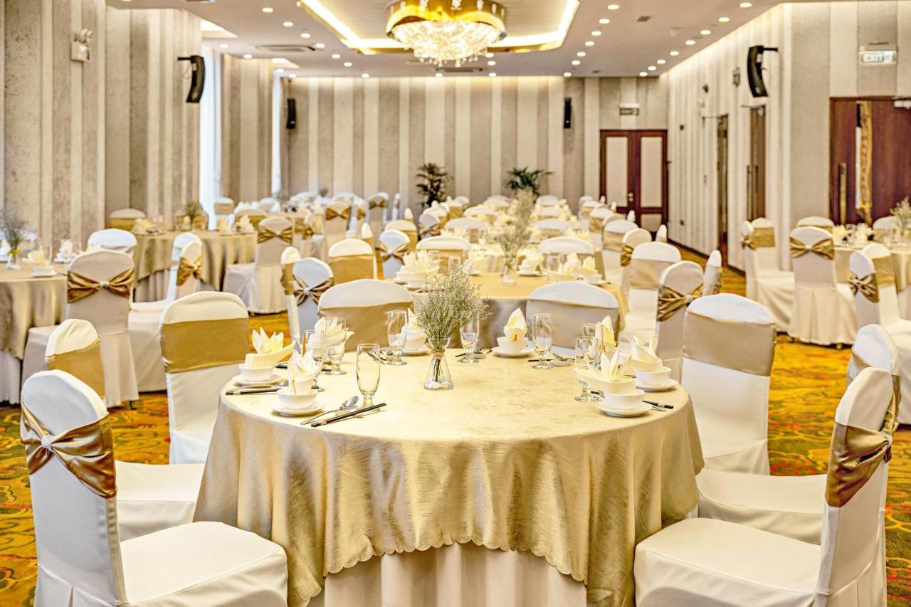 Mandila Beach Hotel Danang Exterior photo
